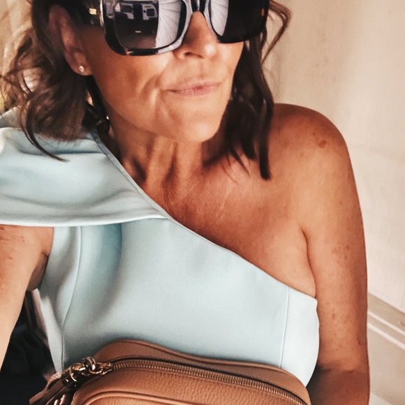 Meet your Posher, Julia - Picture 1 of 1